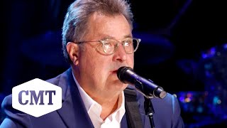 Vince Gill Performs 