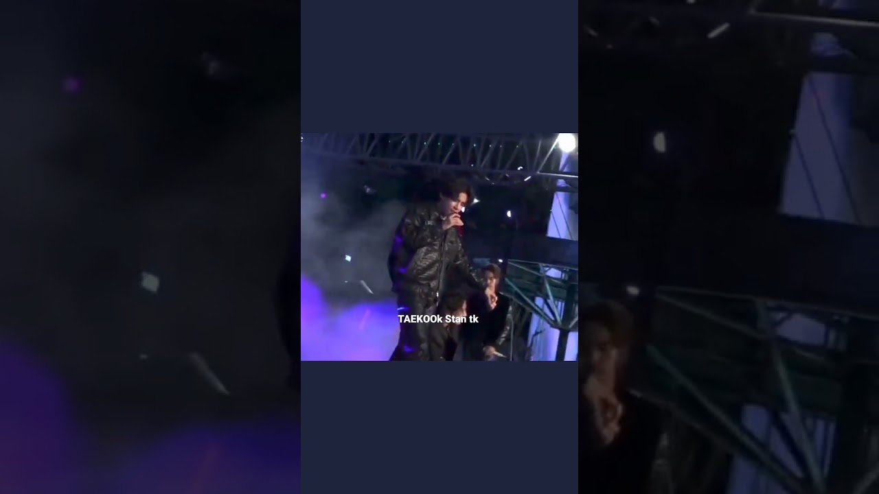 TAEKOOk holding hands In from of millions of armies ♥️❣️ 