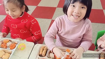 Tiệc Buffet Cuối Năm Của Các Bé Mầm Non 5 Tuổi