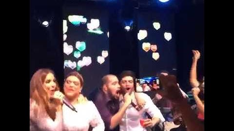 Ivete e Preta cantam na festa de casamento