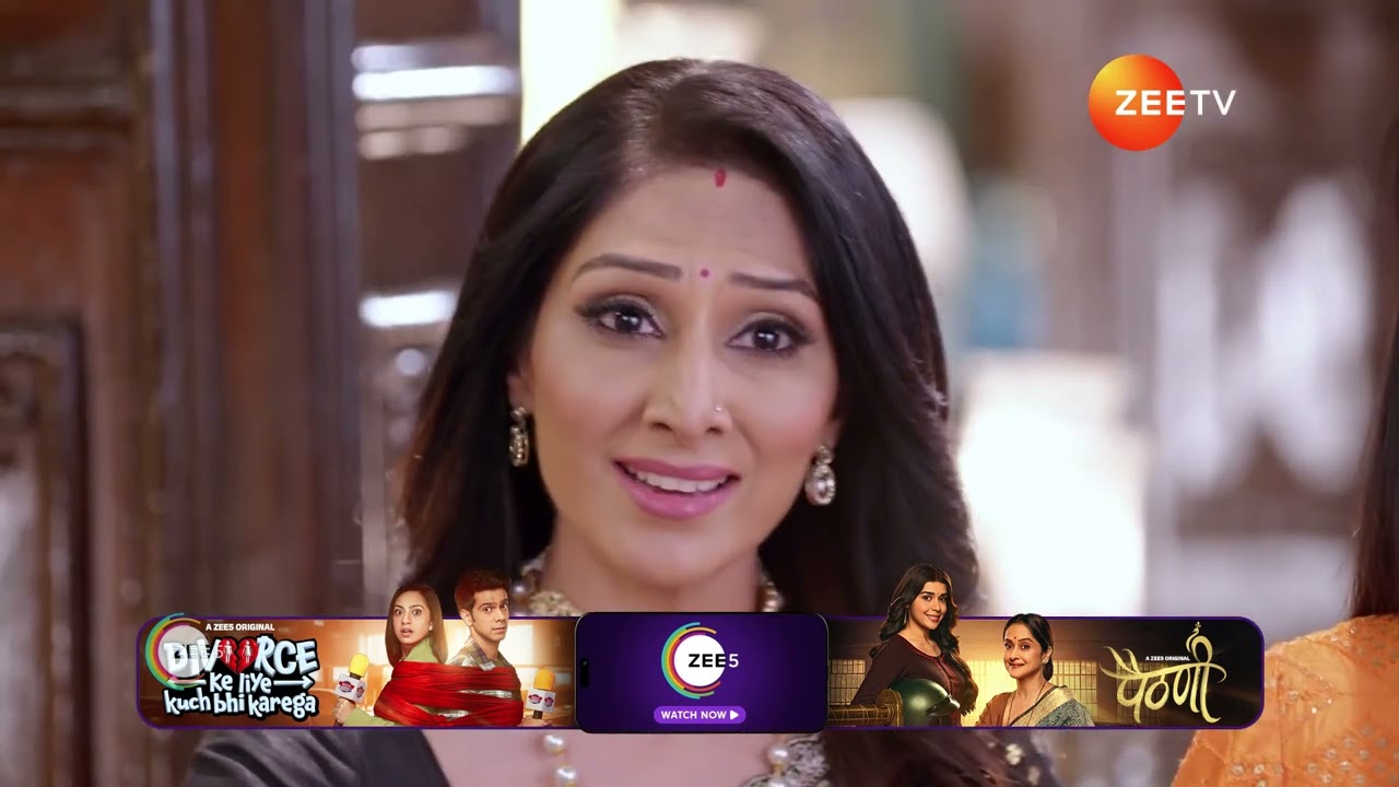 Kumkum Bhagya | Monisha tries to trip Poorvi on the stairs to hurt her.