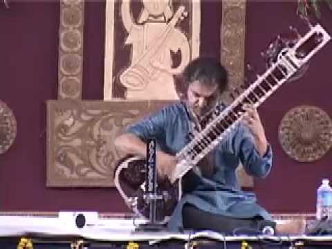 Pandit Shubhendra Rao at Doverlane Music Conference on 26th Jan 09