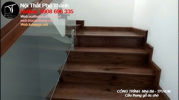 Cầu thang gỗ óc chó, bậc cầu thang gỗ óc chó, lan can kính tay vịn gỗ óc chó