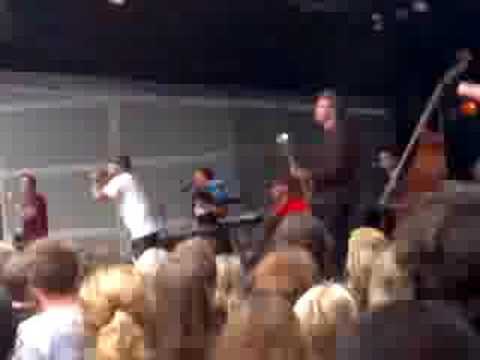 live performance Pete Philly & Perquisite