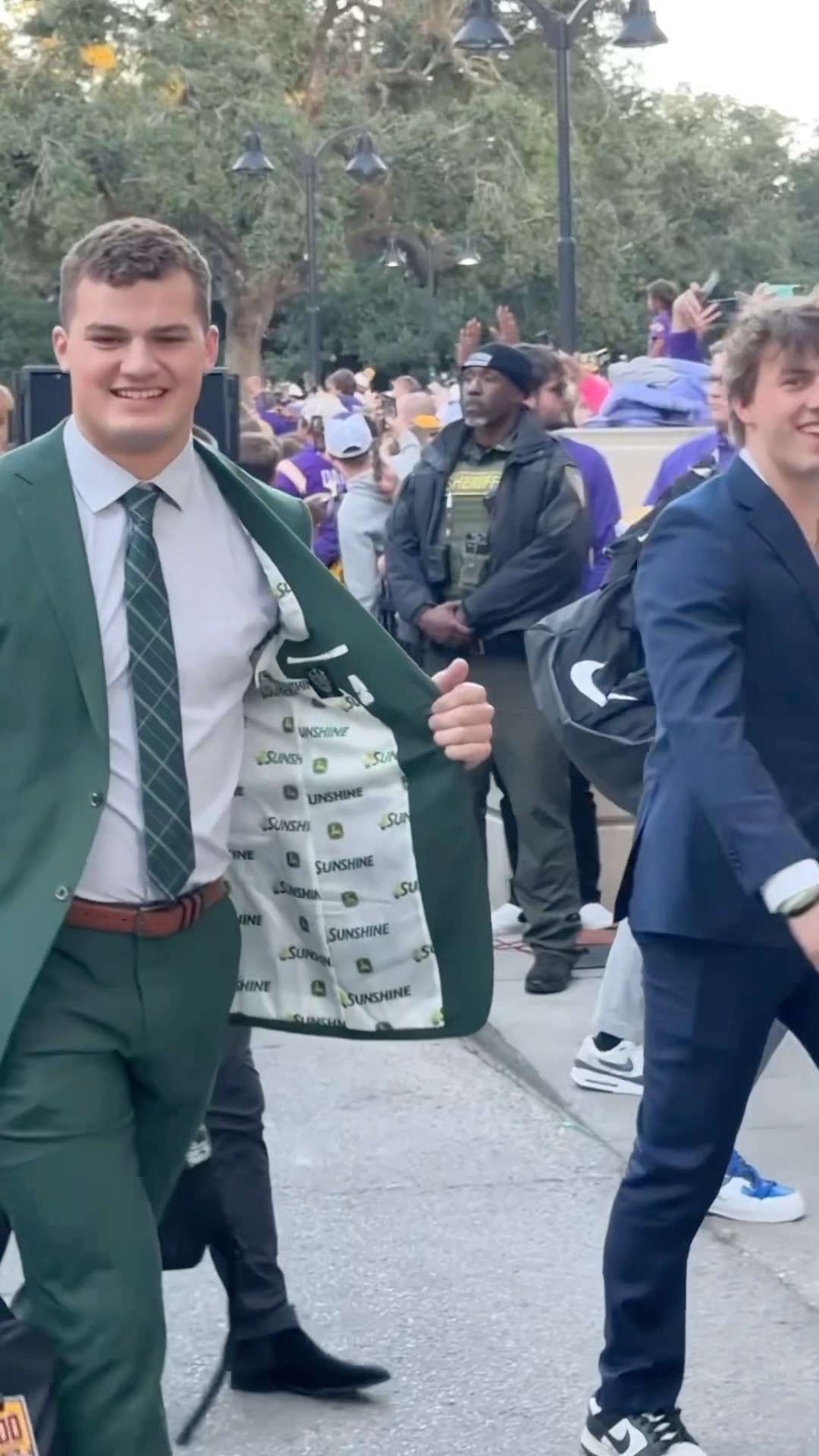 LSU Football’s Mason Taylor rocking John Deere suit ??