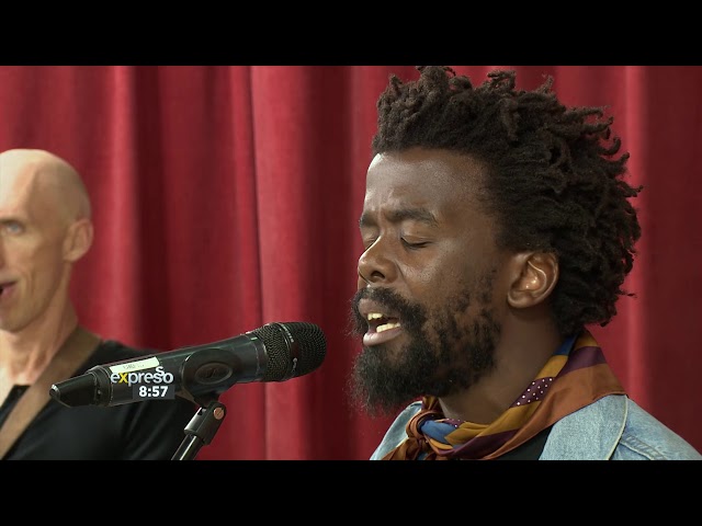 Mandisi Dyantyis Performs "Somandla"