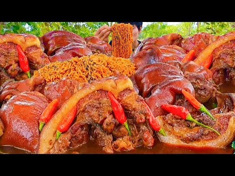 Spicy Braised Pork Noodles with Seafood Dipping Sauce and Fresh Chili, It’s So Delicious! ASMR MU...