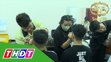 Ekip hóa trang nỗ lực hỗ trợ thí sinh vòng thi tuồng cổ Tài tử miệt vườn 2023 song ca | THDT