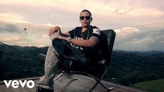 Смотреть клип J Alvarez - Un Poco Mas (Video Oficial)