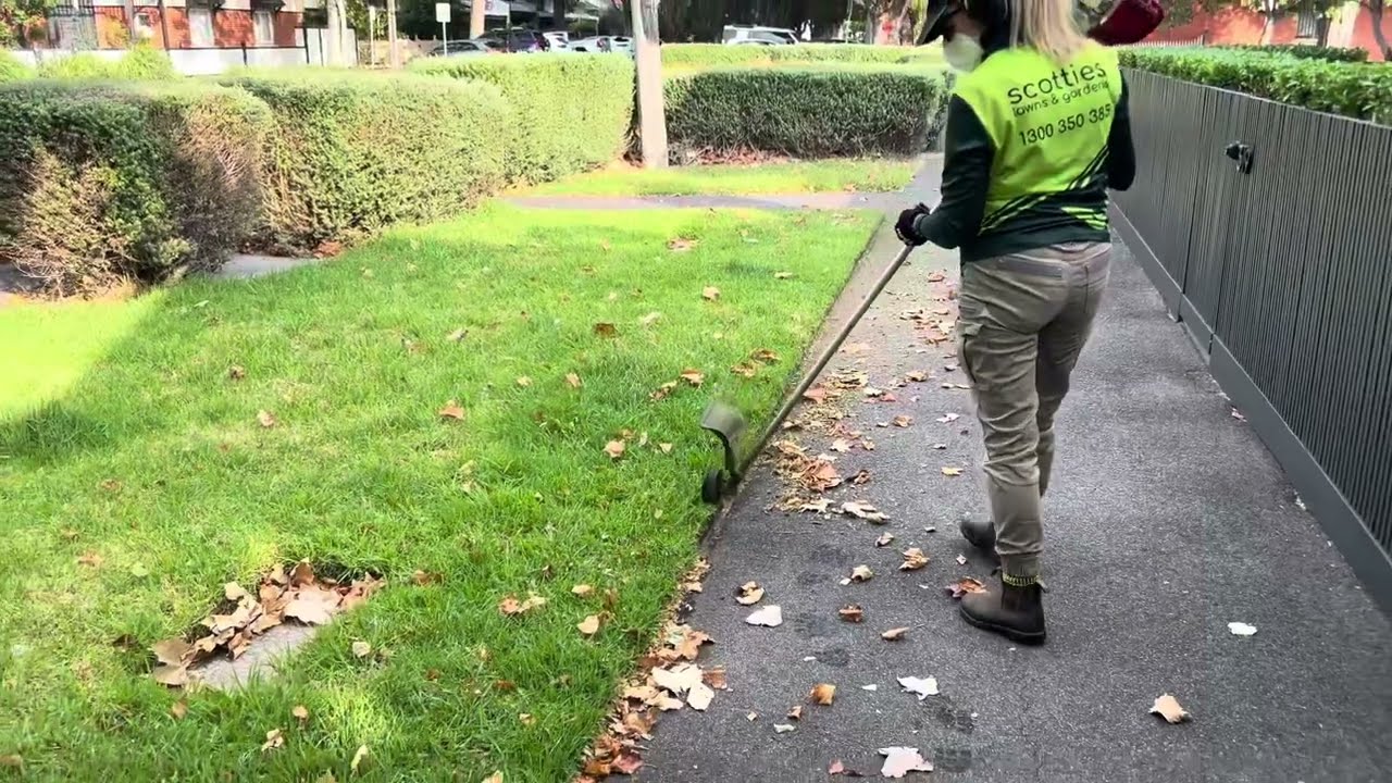 Straight Edging Lawn With Honda Straight Shaft Weed Wacker