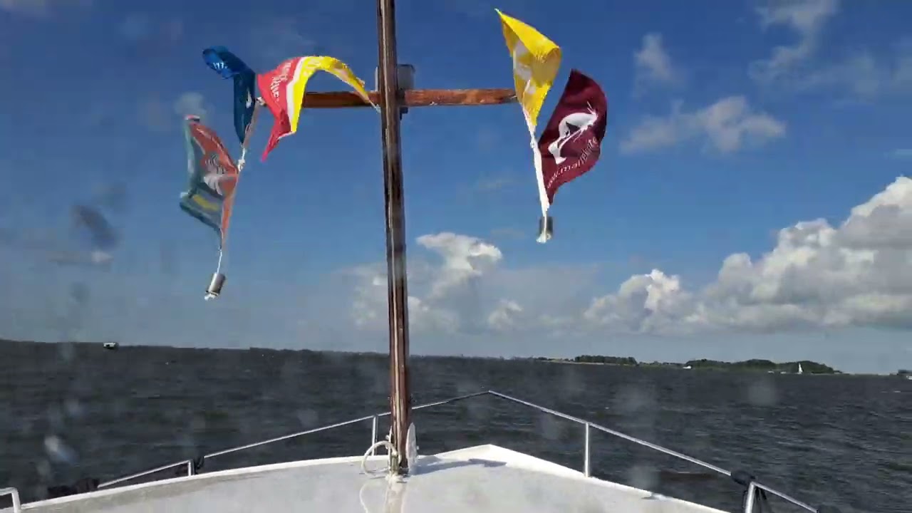 Op naar Workum, we varen over het Heegermeer met windkracht 5; Geweldig!