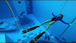 Dünya rekortmeni sporcumuz Şahika Ercümen dünyanın en derin havuzunda