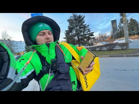 Работа Яндекс Еда в куртке Деливери Клаб. Плановый слот 6 часов пеший курьер
