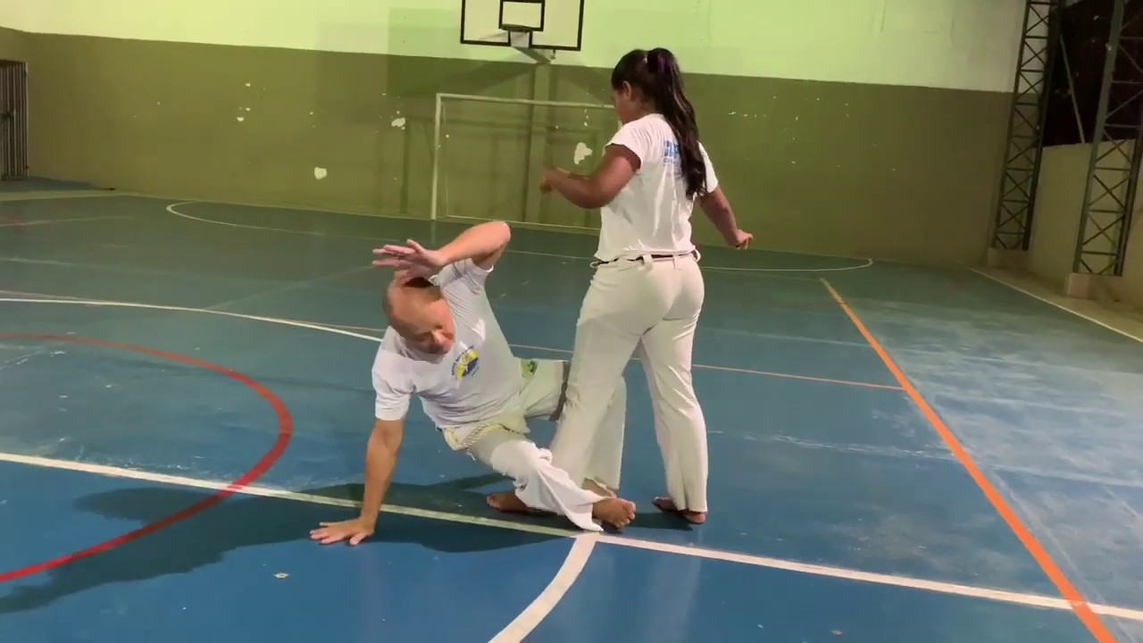 TÉCNICAS DE CAPOEIRA, TESOURA DE FRENTE E VINGATIVA / MESTRE SERGINHO DA MARÉ