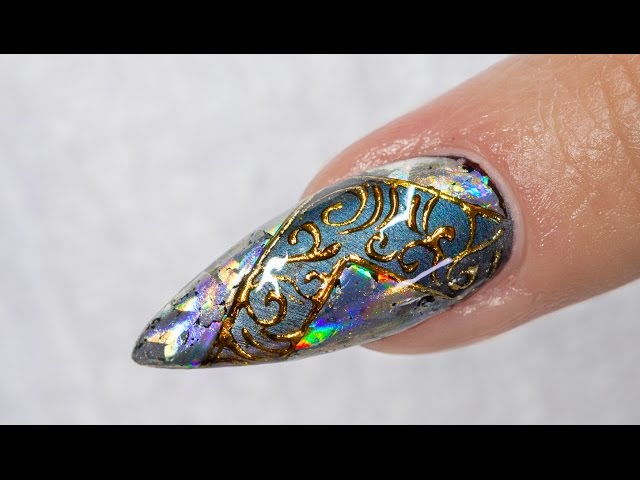 19+ Holographic Foil Nail Art