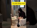 Việc vệ sinh phòng tắm không chỉ nên tập trung vào việc làm sạch bề mặt.