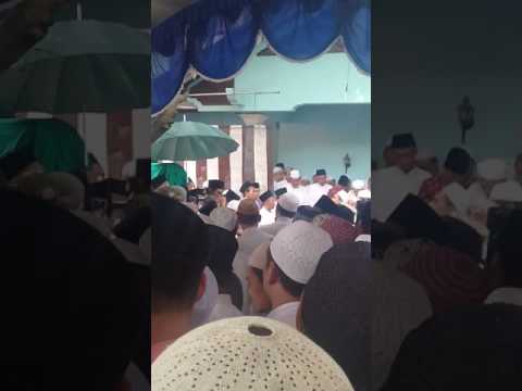Pelepasan janazah mbah buk halim....😭.  //oleh: mbah maimun zubair