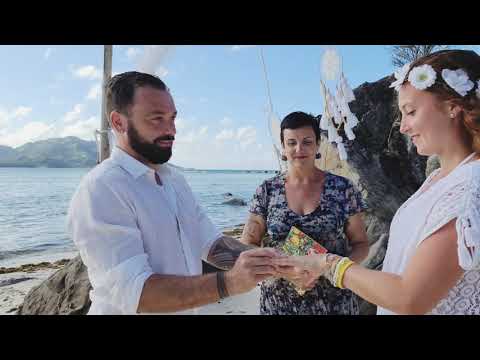 Amandine M  "Officiante de Cérémonie Laïque"