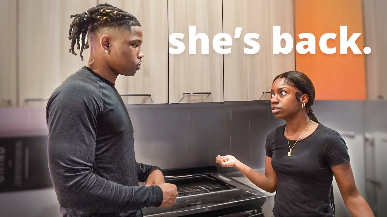 ОНА ВЕРНУЛАСЬ КО МНЕ НОЧЬЮ...