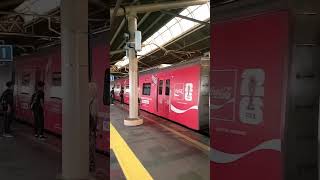KRL CANTIK MELINTAS DI STASIUN CIKINI
