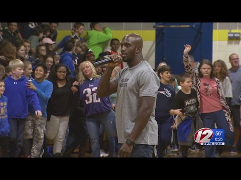 Patriots McCourty Visits Davisville Middle School in North Kingstown