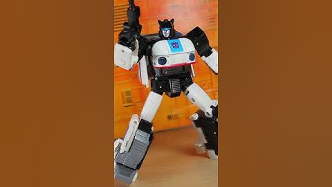 QUICK REVIEW: Transformers Generations Buzzworthy Bumblebee Legacy Evolution Origins Autobot Jazz