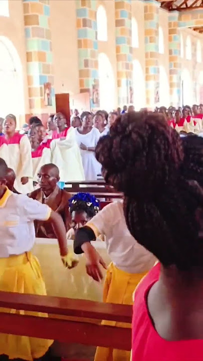 Kwaya ya Shirikisho Parokia ya Mt. Alois na Parokia ya Lusonga Ilivyoipamba sherehe ya Upadirisho
