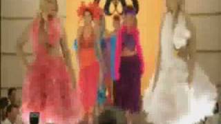 White Chicks Catwalk Scene ( Move Your Feet Junior Senior ) White Chicks Catwalk Scene ( Move Your Feet Junior Senior )