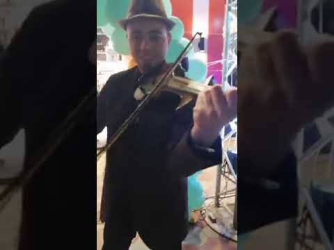 الافتتاح الكبير وعزف انا عايش ومش عايش لعمرو دياب