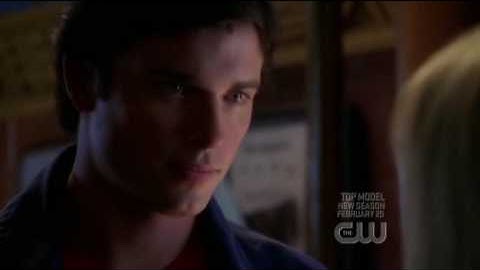 Smallville S07E10 Persona Bizarro and Chloe suspecting Bizarro identity scene