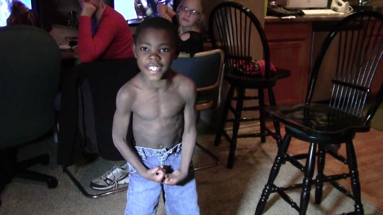 Super Strong little kid: Kai Nowlin (6 yr old) showing sit ...