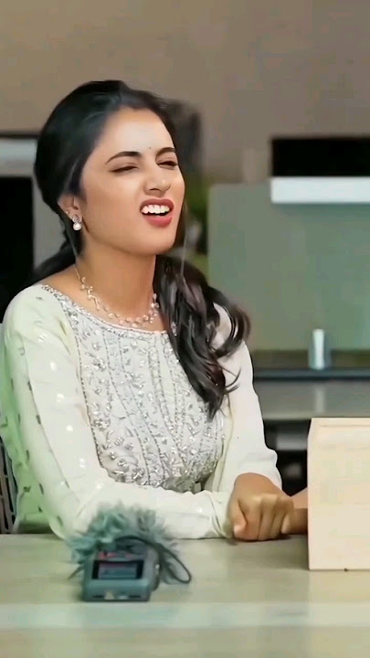 Hot Actress Priyanka Mohan Face Expression :💖💢 face   || #saripodhaasanivaaram #nani #priyankamohan