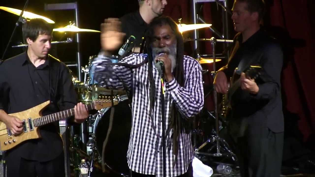 Don Carlos feat. Dub Vision - "Young Girl" / "Guess Who's Coming To Dinner" - Live at Cervantes