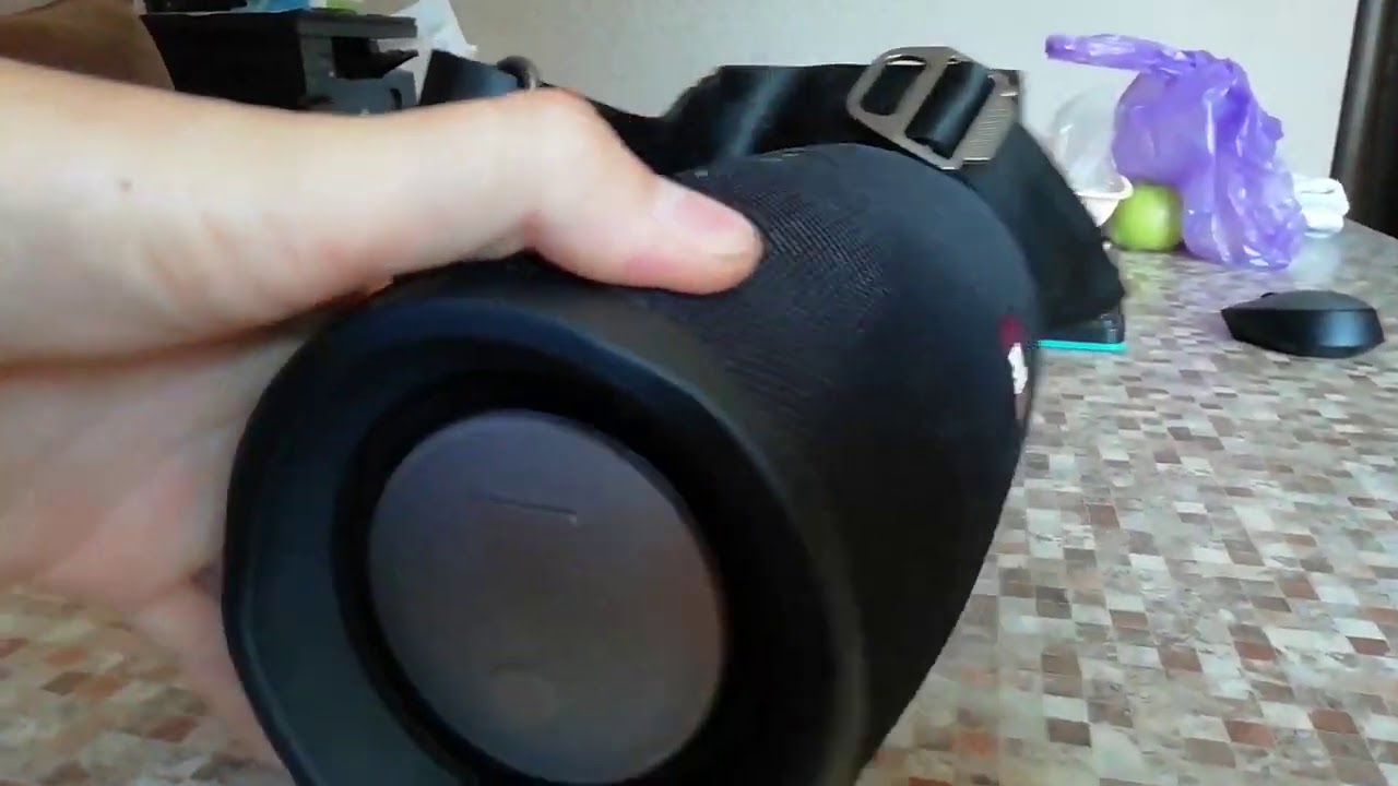 Не включается колонка JBL Xtreme. Колонку включить свет