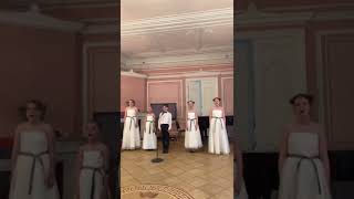 Руски дјечији хор из Санкт Петербурга пјева пјесму &quot;Вјера наша&quot; на српском и руском језику