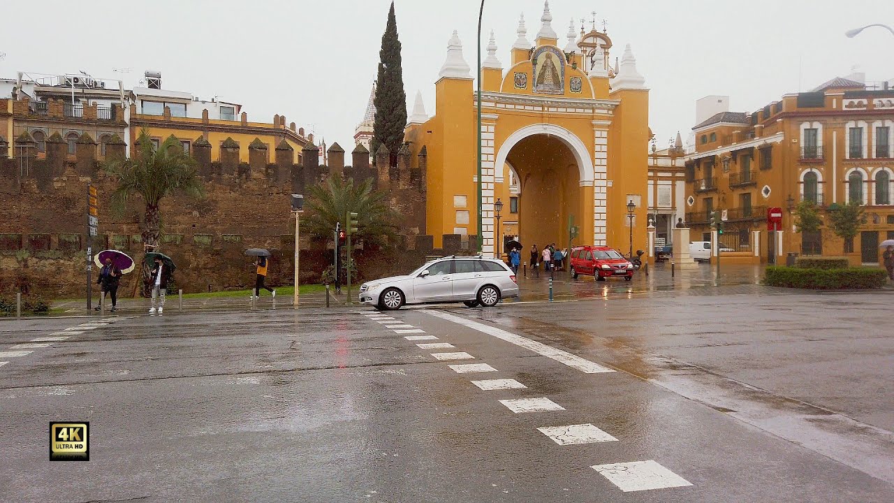Sevilla (Spain) - ☔🌧️Paseo de día lluvioso por el barrio de la Macarena - [ 4K ]