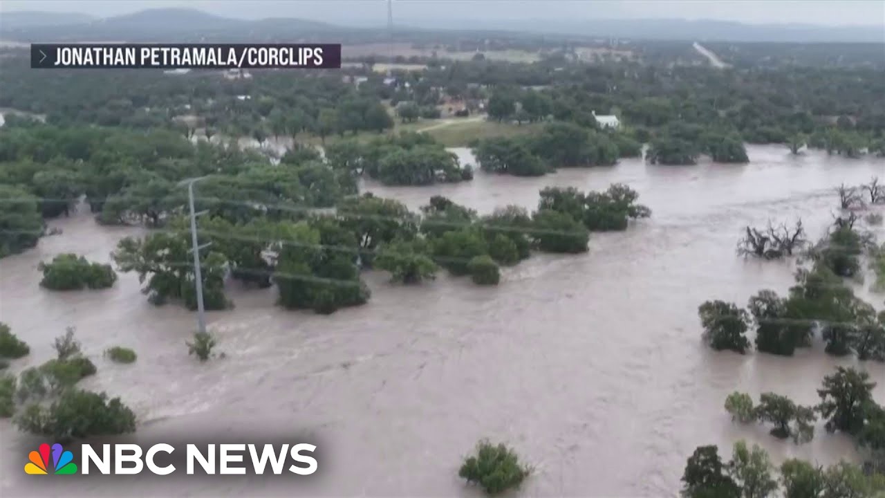 Desperate effort to rescue families from floodwaters Desperate effort to rescue families from floodwaters