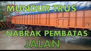 lagi lagi truck 6X 2 panjang nabrak pembatas jalan