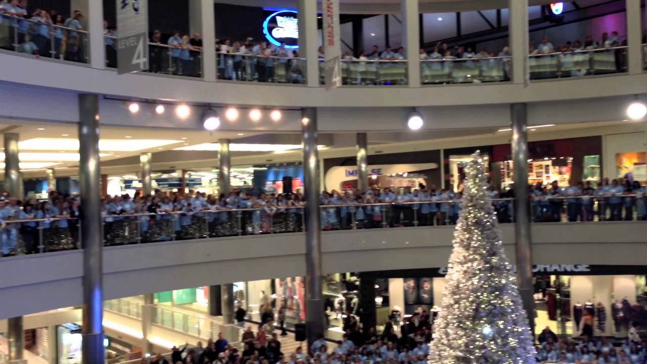 Largest "Clouds" Choir Mall of America December 5th, 2013 - YouTube