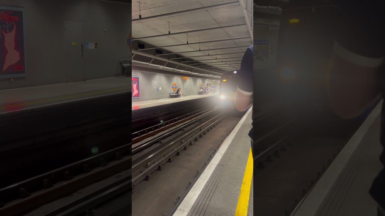 London overground, Canada Water 📍.   