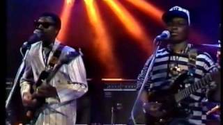 Video thumbnail of "Bhundu Boys - Hupenyu Hwangu -1989 Live"