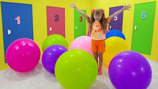 Diana & Oliver Venture Through 10 Secret Doors! Counting to 10