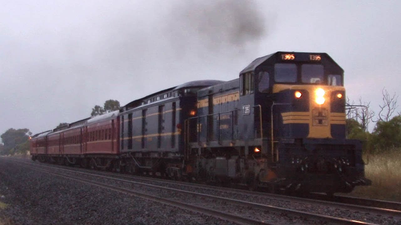 vgr 50 Passenger Trains near Clarkefield: Australian Trains