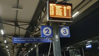 IC CON E401 IN ARRIVO E PARTENZA SUL BINARIO 1 ALLA STAZIONE DI CECINA