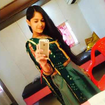 Very hot navel of Jannat Zubair Rahmani