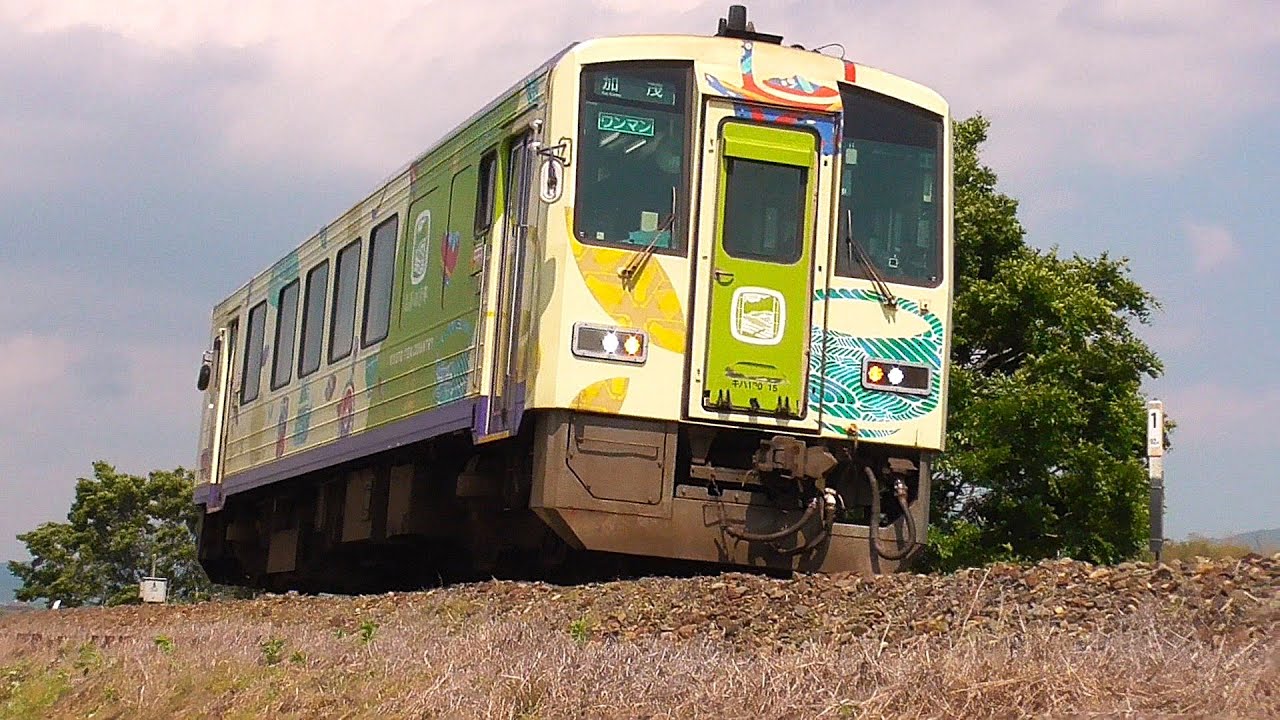 High-Speed Diesel Trains on the JR Kansai Main Line: Straight Section Between Sanagu and Iga-Ueno
