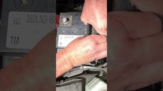 Easy Peasy... Quick Toyota Highlander Battery Swap