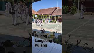 saat pulang sekolah..