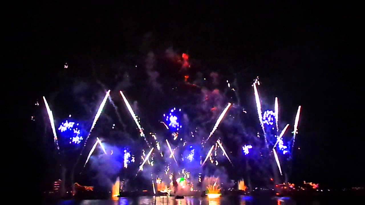holiday illuminations epcot new years eve holiday illuminations epcot new years eve
