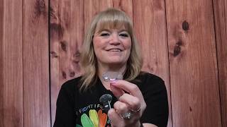 Demonstrating a Magnetic Eyeglass Holder for Convenient Daily Wear - Readerest